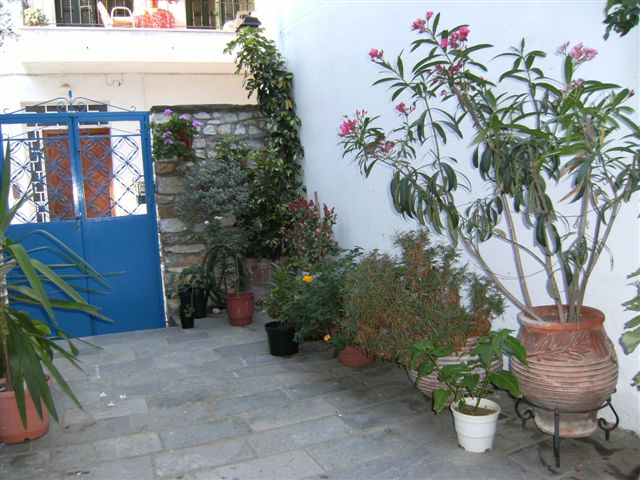 garden towards gates